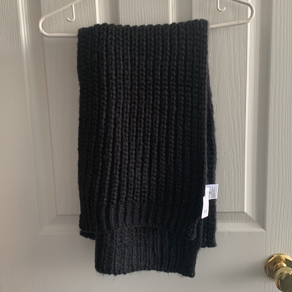 NWT Gap Scarf - Picture 2 of 2